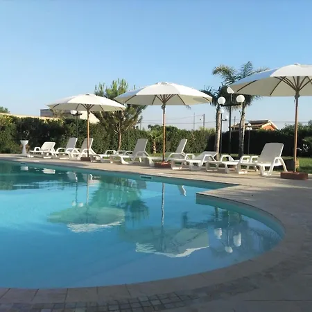 In Mit Gemeinschaftlichem Pool- Grill Und Garten By Interhome Lejlighed