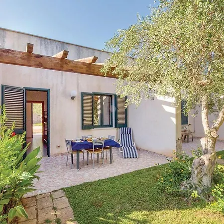 In Mit Gemeinschaftlichem Pool- Grill Und Garten By Interhome