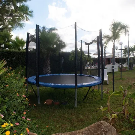 In Mit Gemeinschaftlichem Pool- Grill Und Garten By Interhome Apartman